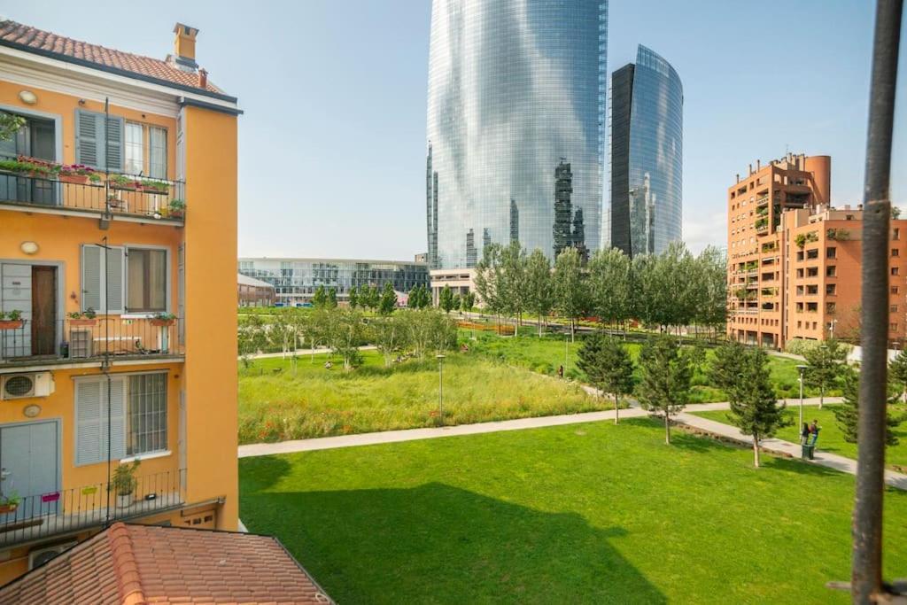Free Wi-Fi - A/C - Vertical Tower - Garibaldi Милан Экстерьер фото